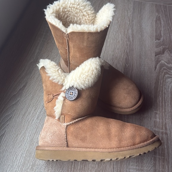 Ugg Bailey Button Women’s Boots in Chestnut - Picture 4 of 7
